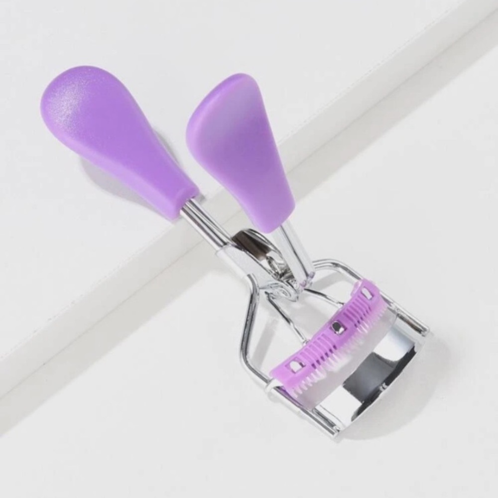 Eyelash curler with comb